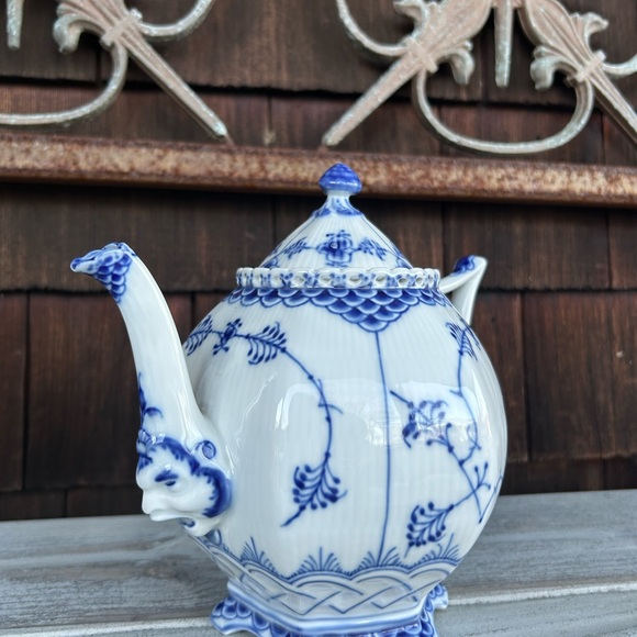 Royal Copenhagen Blue Fluted Full Lace Porcelain Teapot with Lid. Handmade - Picture 12 of 12